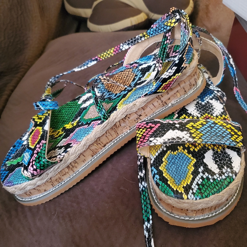 strapoy sandals